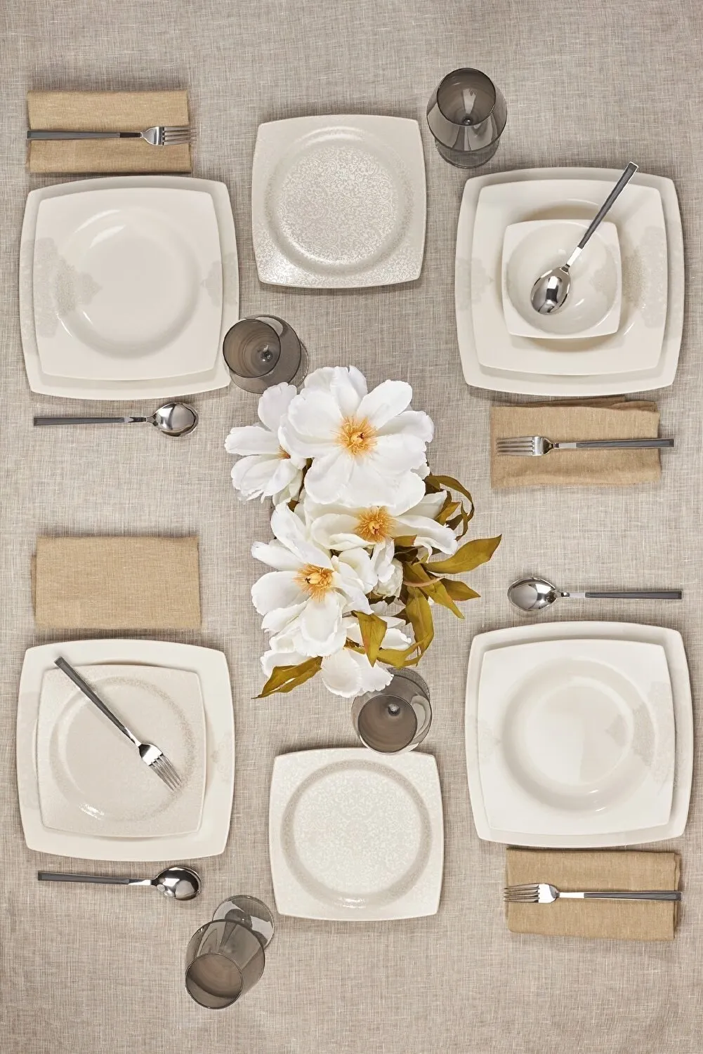 Buy white porcelain dinner set at an exceptional price